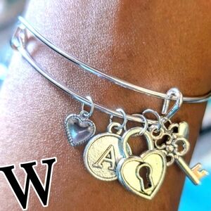 bite & pout "W" Silver Initial Bangle